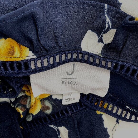 J by JOA Ruffled V-Neck Navy Floral Ladder Trim Open Tie Back Crop Top Medium - Picture 6 of 8